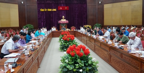 Đồng chí Bùi Văn Nghiêm - Ủy viên BCH Trung ương Đảng, Bí thư Tỉnh ủy chủ trì hội nghị.
